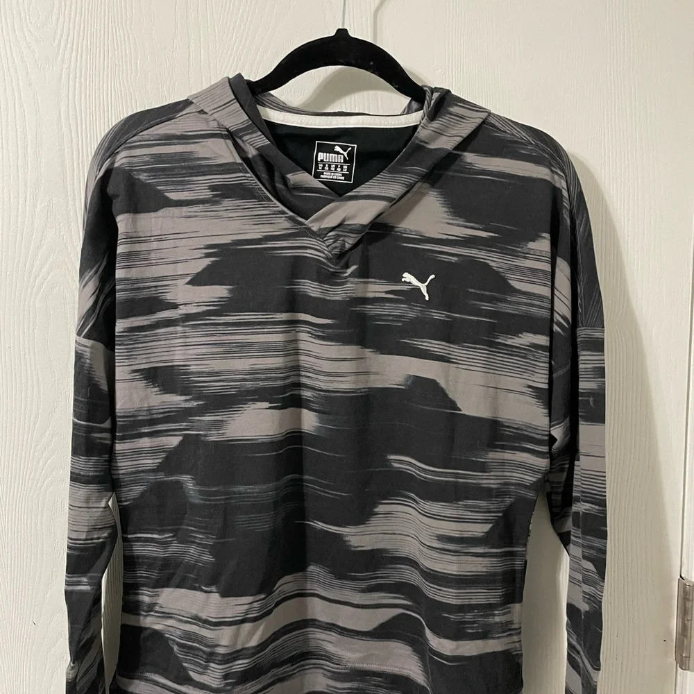💰Puma camo print long sleeve shirt with hood size medium